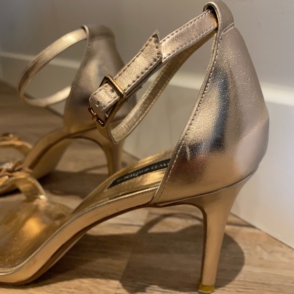 Size 39 (8.5) Rose Gold Heels - Picture 3 of 5